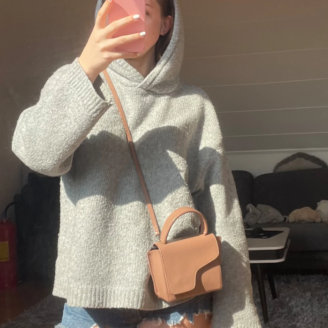 Ljusgrå stickad hoodie - 1