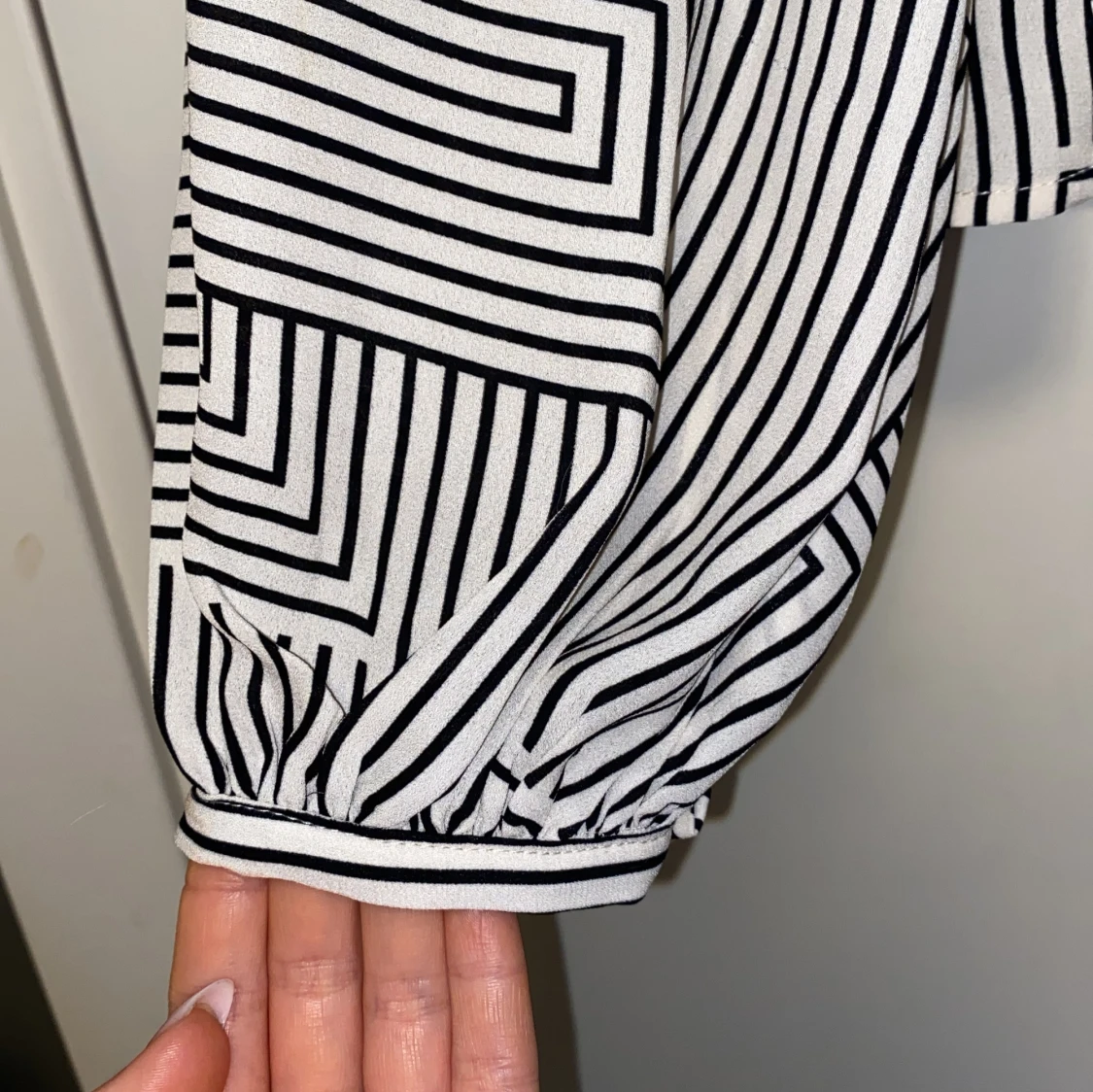 Svartvit blus från Lindex - 1