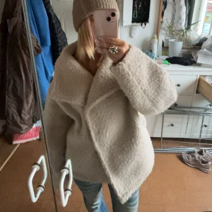 Teddyjacka - säljer nu min så fina jacka/kappa ifrån Gina !💕 (en knapp sitter lite löst) 