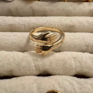 Guldiga ring - Alla som köper minst två  ringar får en slumpmässig vald ring på köpet.  Går ej kombinera med andra erbjudande. 🛍️🛍️