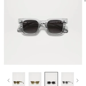 Grå transparenta solglasögon från Chimi - Snygga gråa solglasögon från Chimi eyewear. De är i modellen 04 i färgen grey. Tecken på användning förekommer då dem har blivit lite slitna, där av priset!🩷