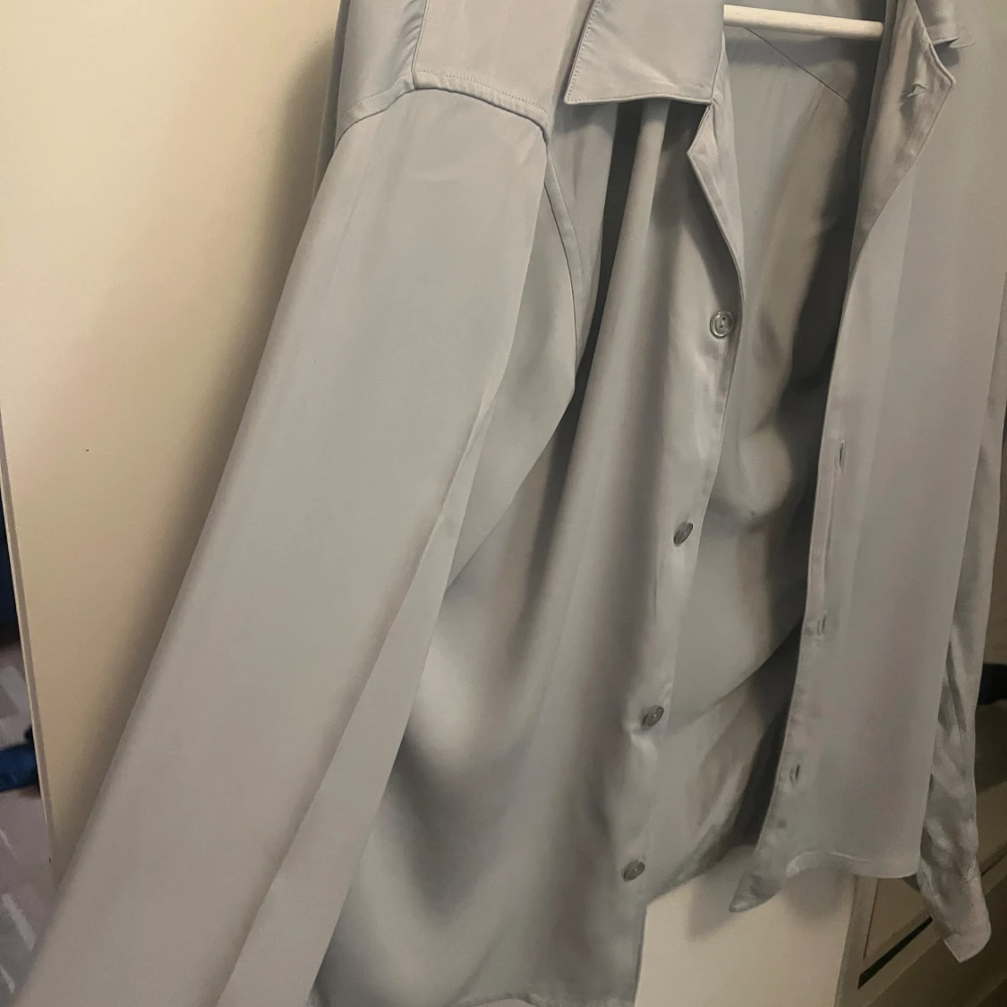 Ljusgrå skjorta från Sandro - 1