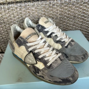 Philippe model trpz camouflage - Camouflage Philippe models | Strlk 42 passar 43 | Befintligt se bilder | Kontakta oss vid frågor | INGA BYTEN!