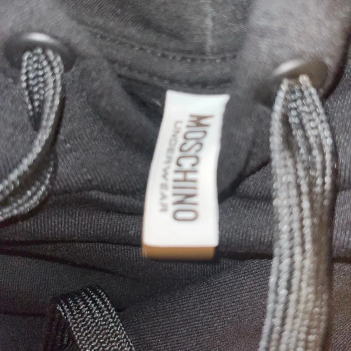 Svart hoodie från Moschino - 3