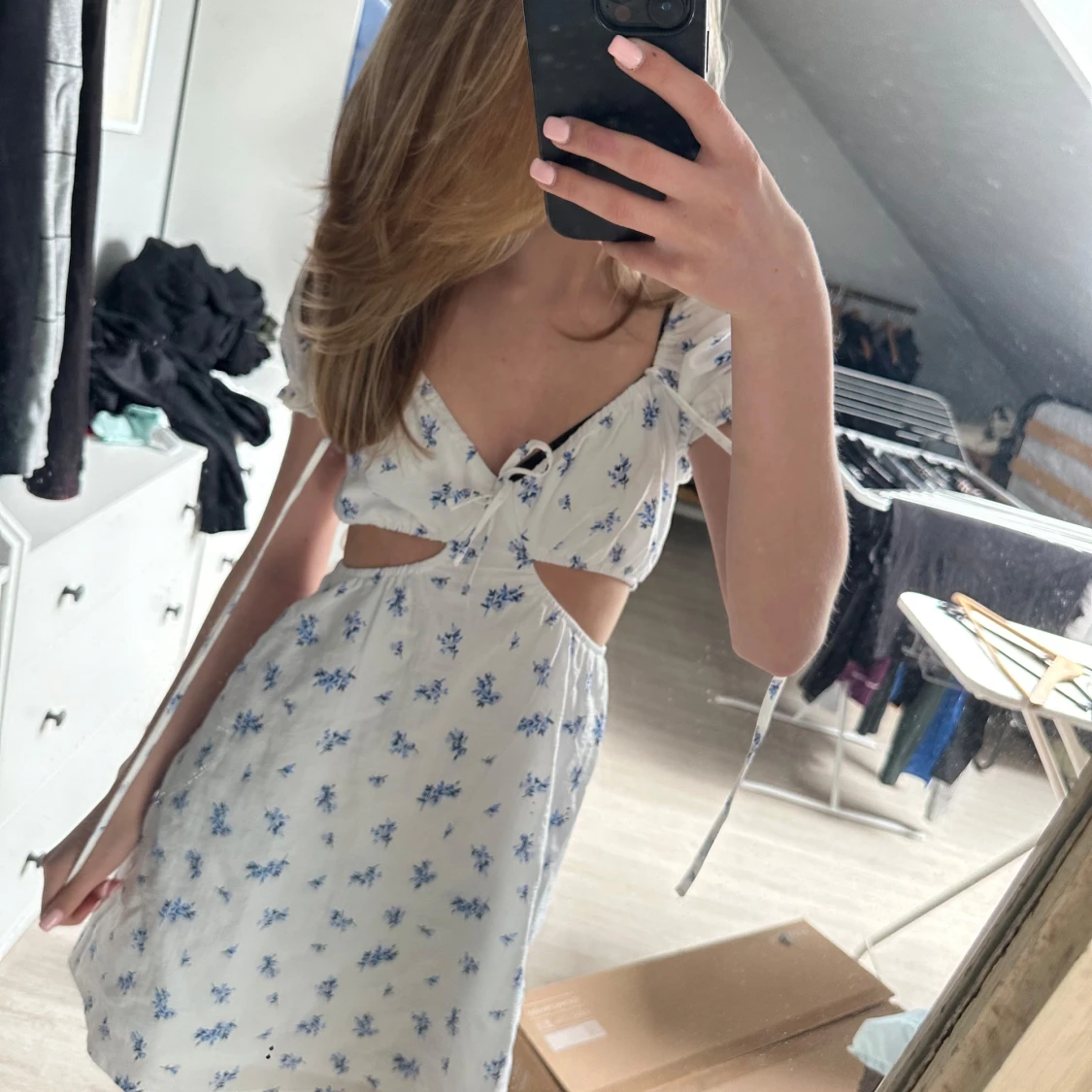 Vit blommig klänning - 1