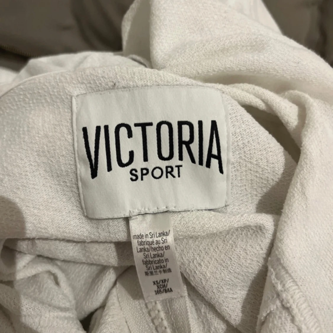 Vit kofta med dragkedja från Victoria Sport - 4