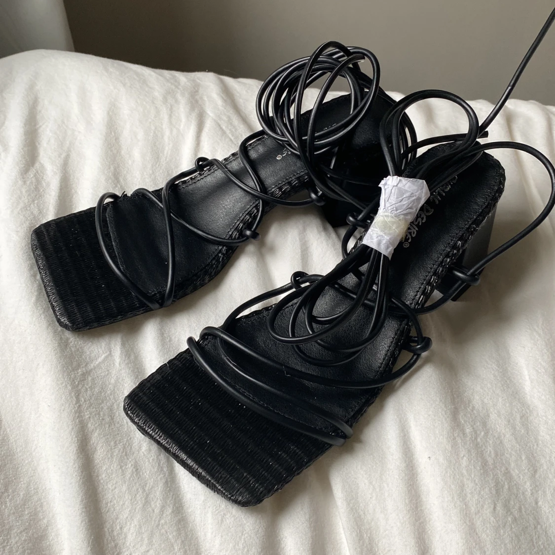 Svarta sandaler med klack - 1