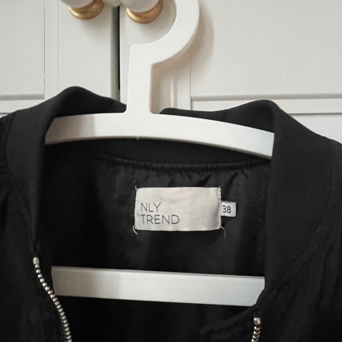 Svart bomberjacka från NLY Trend - 1
