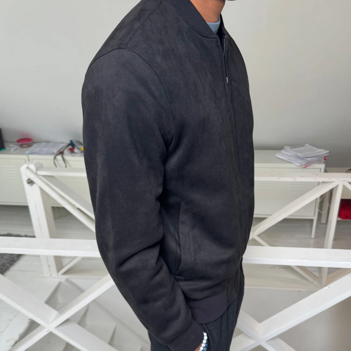 Svart bomberjacka med dragkedja - 1