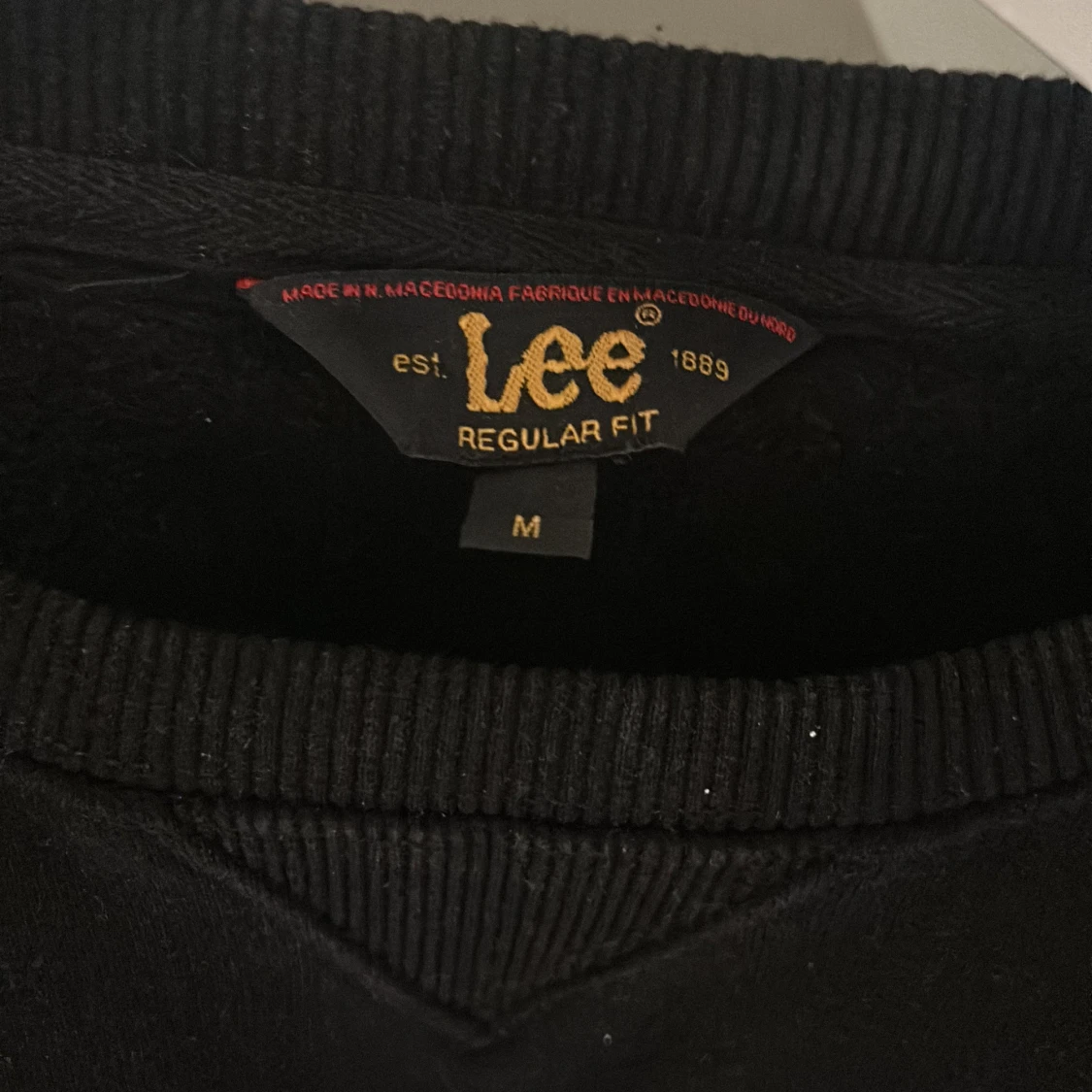 Svart sweatshirt från Lee - 1