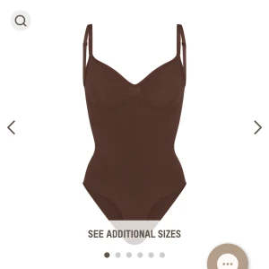 SKIMS body suit - Endast testad (tvättad) Skims body suit i storlek S/M Ordinarie pris: 849kr