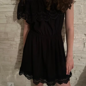 Klänning  - Snygg svart klänning! Pris kan diskuteras 