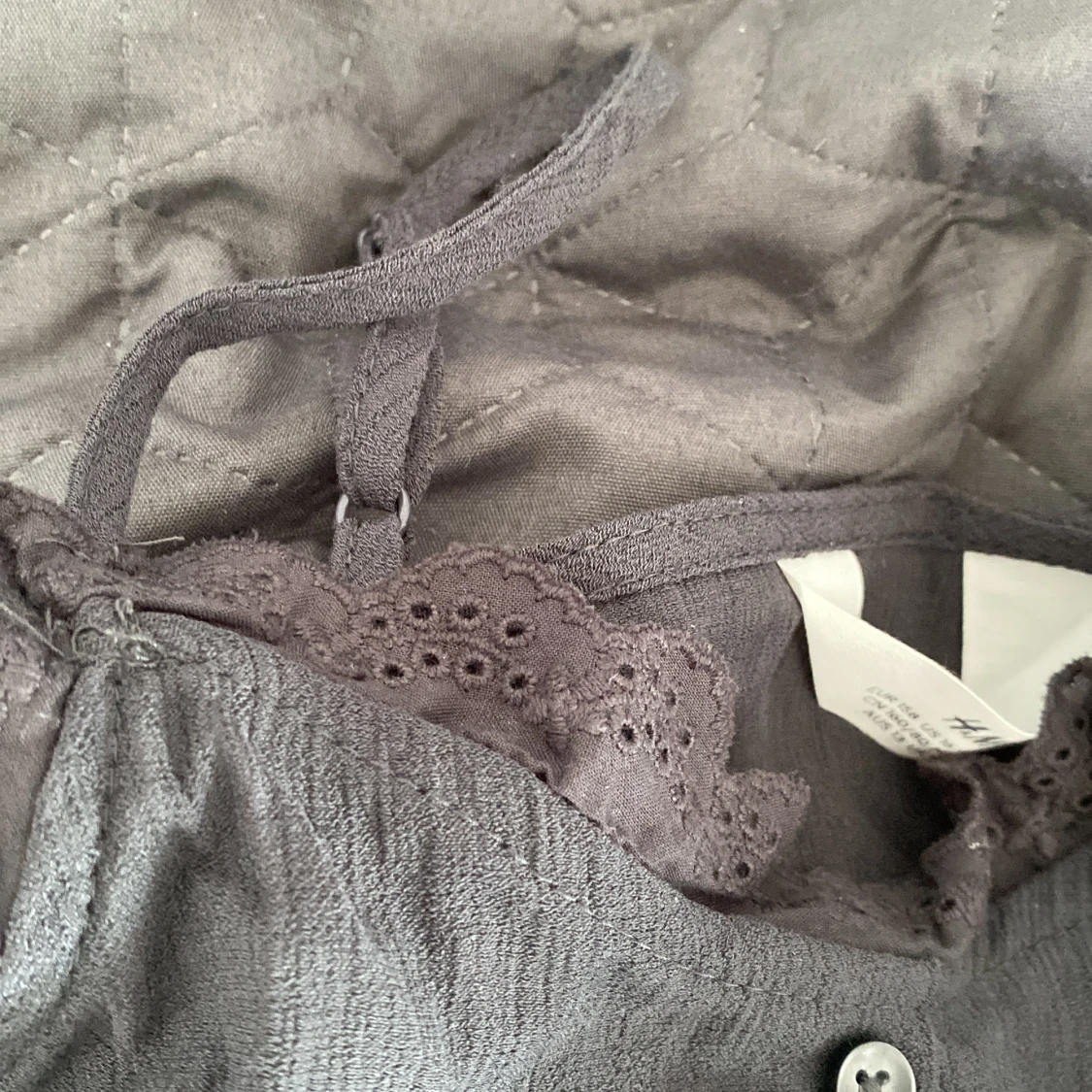 Mörkgrön linnetopp med spets från H&M - 3