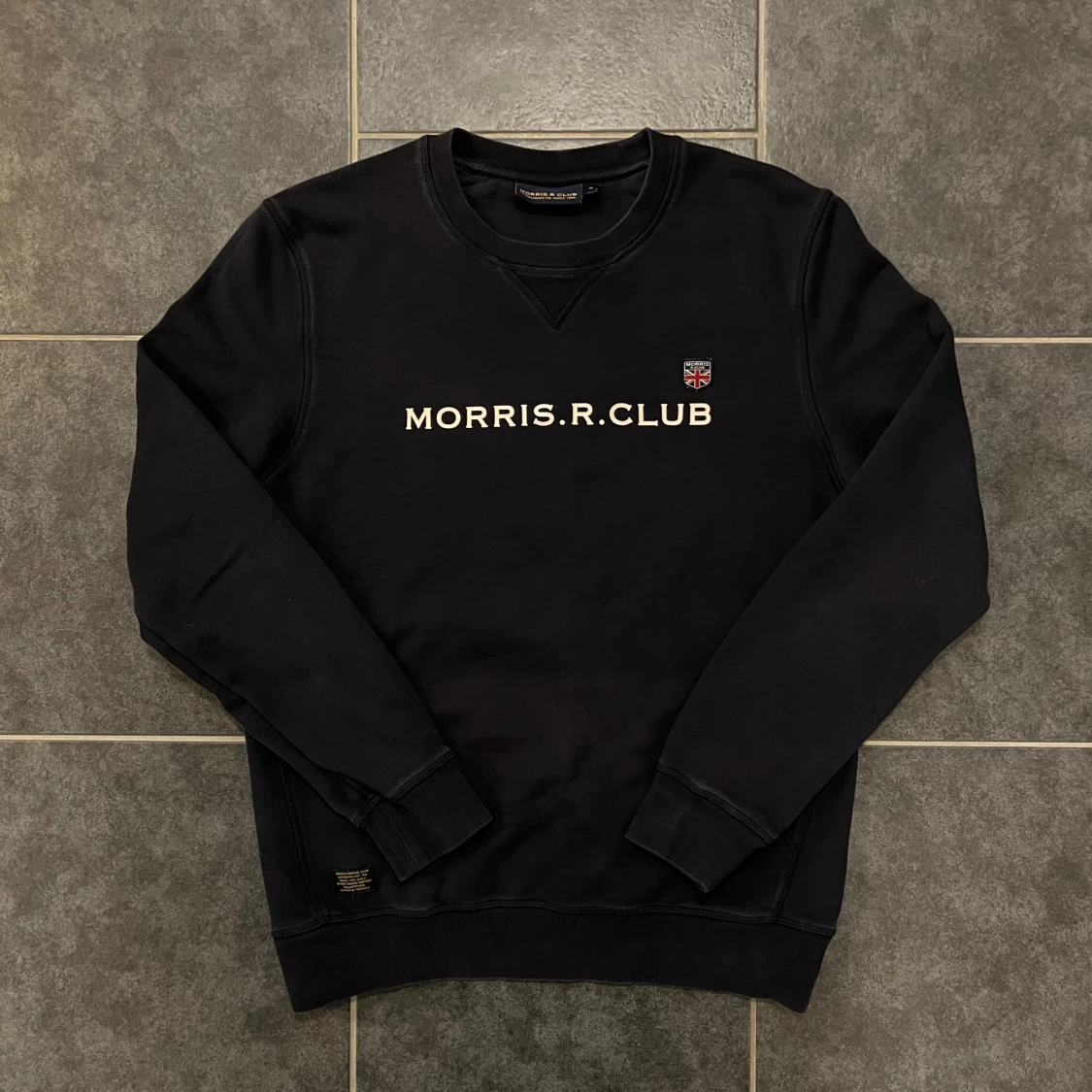 Svart sweatshirt från Morris R. Club