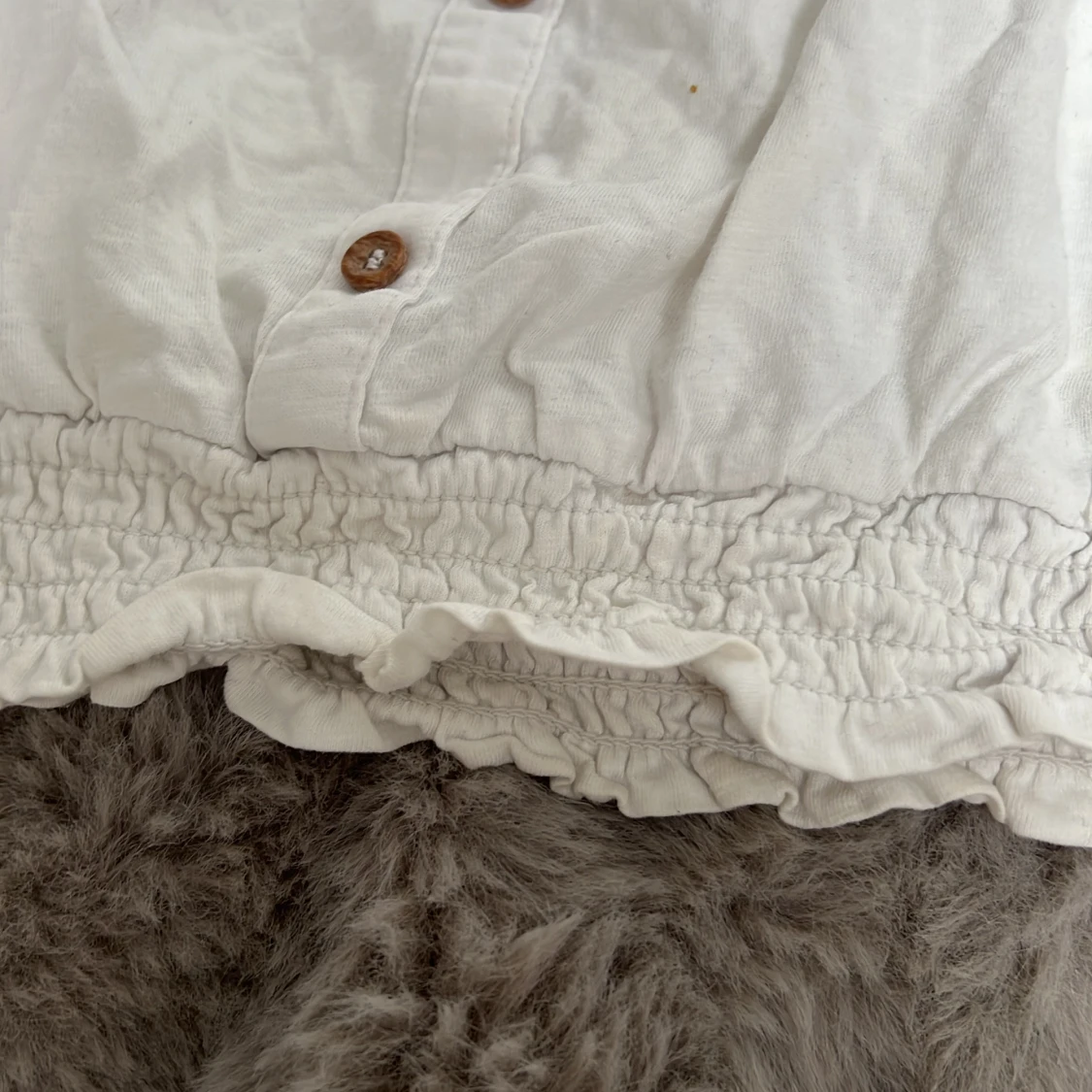 Vit offshoulder topp med knappar - 1