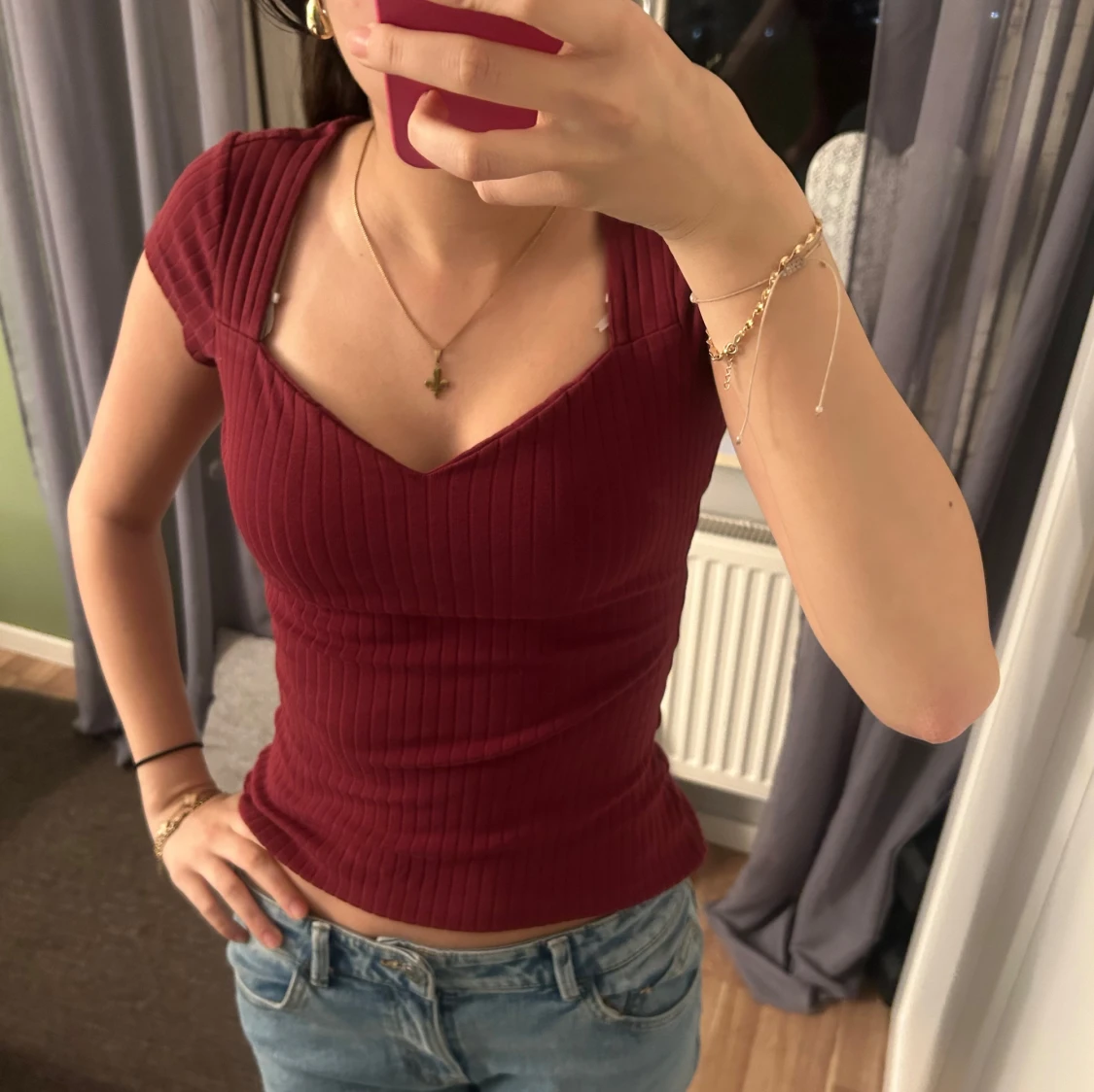 Vinröd ribbad topp från Anna Field