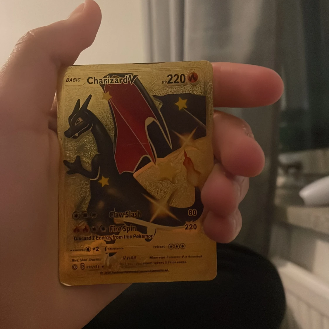 Guldfärgade Pokémonkort Pikachu Cosplay & Charizard V - 2