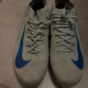 NIKE AIR ZOOM MERCURIAL VAPOR 16 ELITE FG MAD AMBITION - stl 44 - Spelat en halv säsong med dessa säljs för de är för små stl 44
