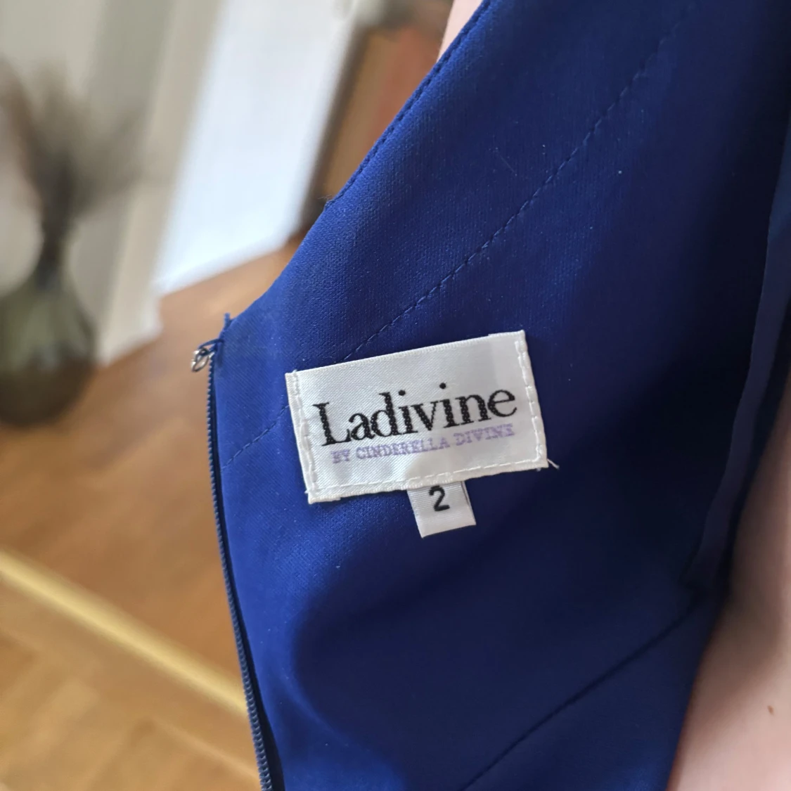 Marinblå balklänning med slits - 4