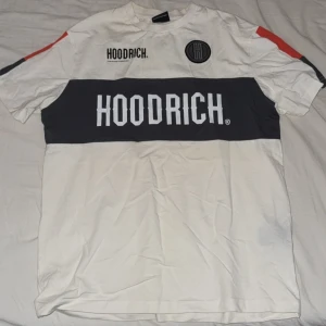 Hoodrich T-Shirt - Fin hoodrich t shirt. I bra skick inga fläckar eller så.
