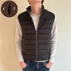 Herno liknande väst  - Herno liknande väst| Skick 8/10 | Vårat pris endast 699kr | Storlek S | Svarar gärna på era frågor och funderingar!