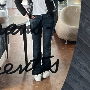 Diesel jeans🩵🩵 - Skit snygga jeans från Diesel🩷🩷W24 men de är lite stora i midjan. Köpt för 175€. Inte säker om jag vill sälja!!