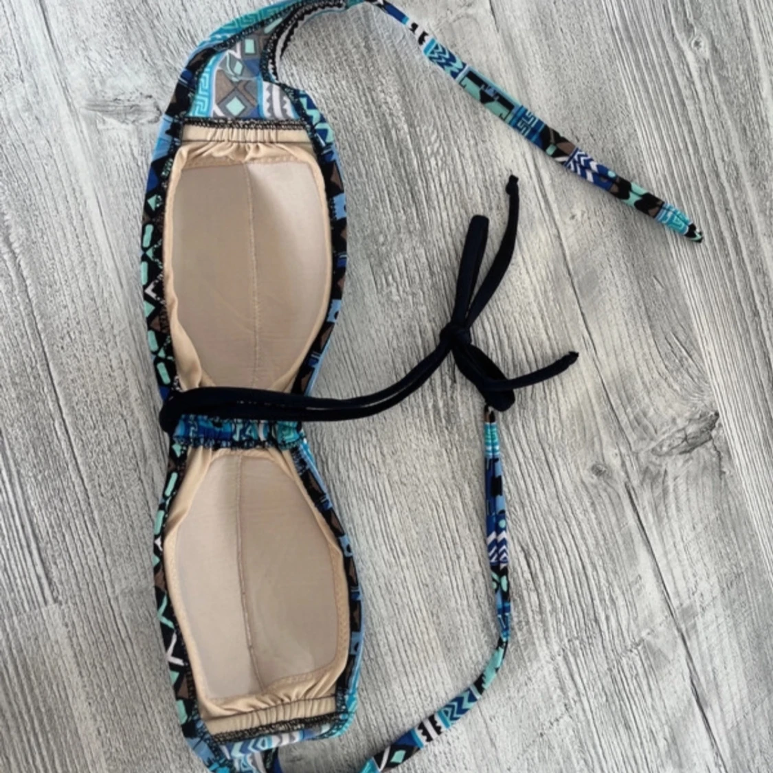 Mönstrad bikiniöverdel i blått XS - 1