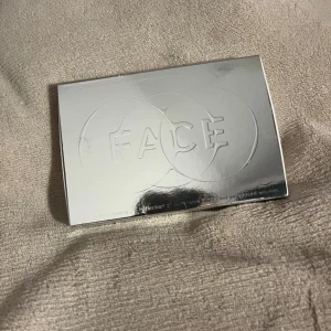   stray kids album’s & Jimin’s solo album - Stray kids album’s and Jimin’s solo album ”FACE”. The rockstar albums can be bought separately & as a set. Prices vary so dm for price’s and photos! A lot of inclusions are missing, like stickers, posters.. and the photocards aren’t included in the price so but can be added for a small extra fee, dm me for details! Payment through Swish only. 