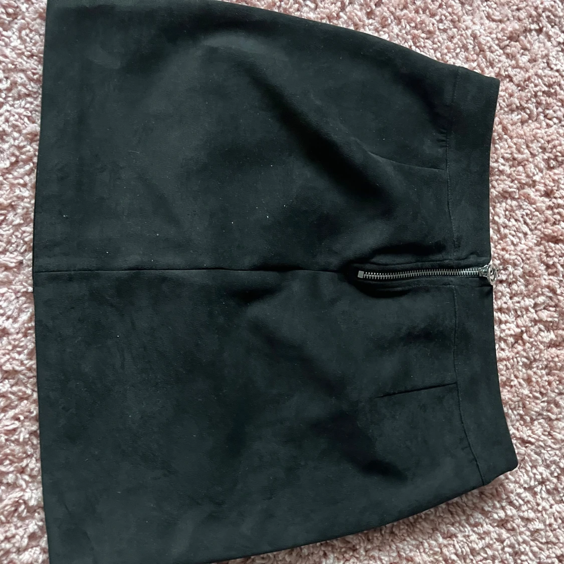 Svart kortkjol med dragkedja - 2