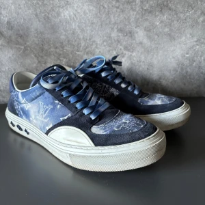 Louis Vuitton Ollie  - Tja! Vill bli av med mina Louis Vuitton Ollie. Skorna är extremt unika och ovanliga. Köpta för 6000 utan något og. (100% autentiska)Kom med bud! Byten mot typ YSL sl/06 kan vara intressant. Slå en signal om ni har några funderingar! // Algot