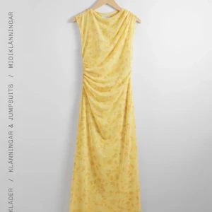 SÖKER!! Gul klänning från & other stories - Söker denna klänning i stel S. Säljer inte.
