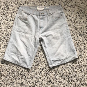 Ljusblå jeansshorts från Ecko Unltd. - Sjukt feta ecko unltd jorts