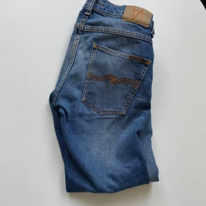 Blå jeans från Nudie Jeans - Tjenare säljer ett par nudie jeans är lite för stora för mig men det finns inga problem med dem, model är bara straight