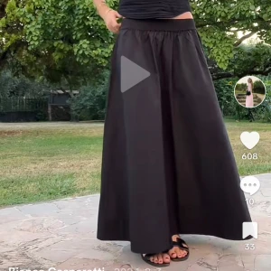 Svart långkjol från Gina  - Maxikjol från Gina. Använd en gång. Har en likadan i vitt som jag också kan sälja. Storlek M