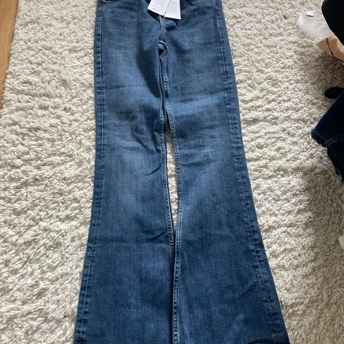 Blå jeans med bootcut - 2