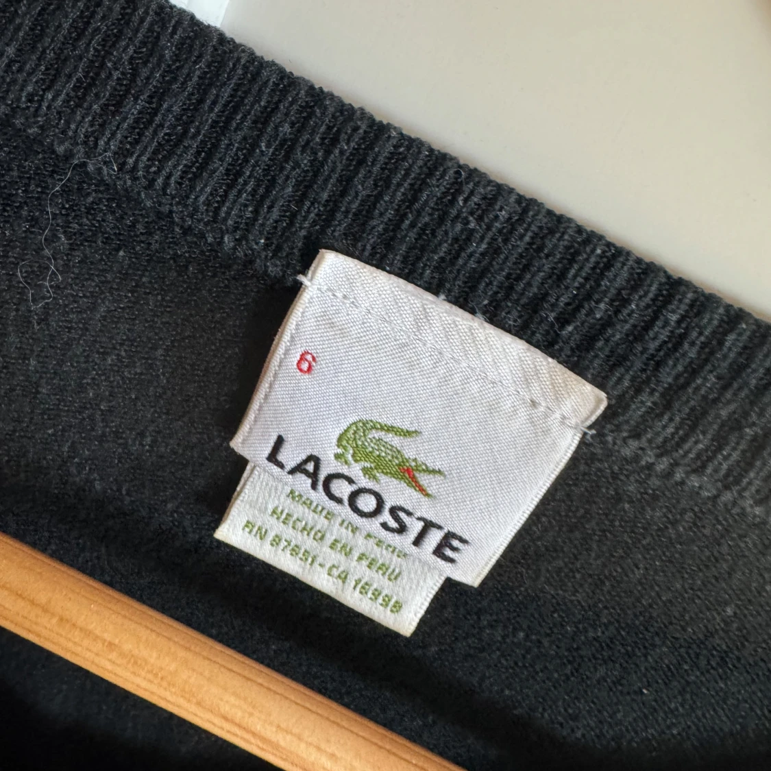 Svart tröja från Lacoste - 2