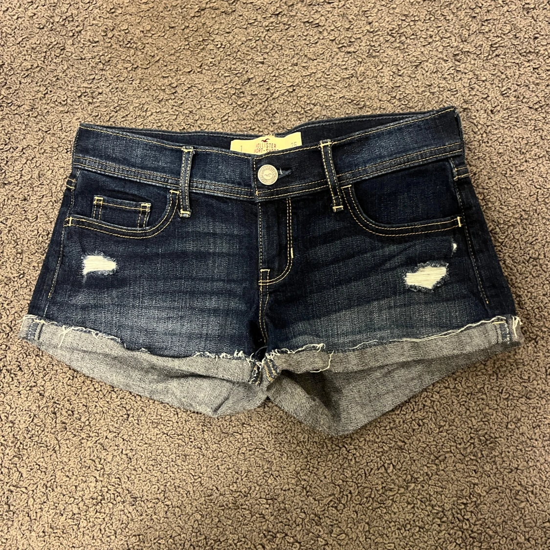 Mörkblå lågmidjade jeansshorts från Hollister
