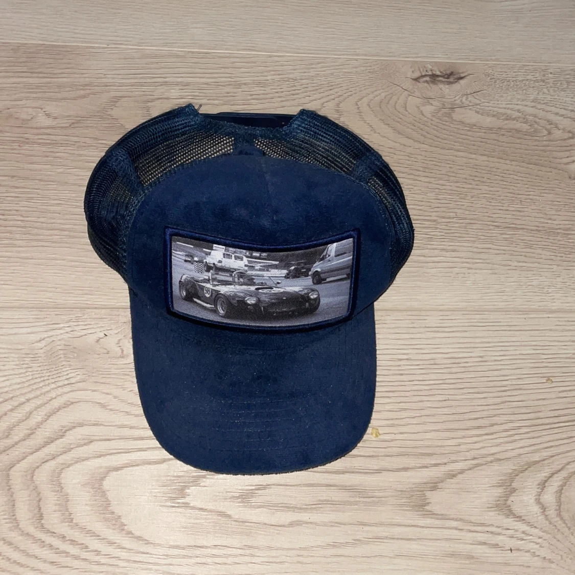 Två kepsar med bilmotiv - 2