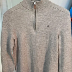 Beige merinoulltröja från Morris - Säljer en stilren beige tröja från Morris i storlek XS tröjan är bara använd ett fåtal gånger. Bara att höra av sig vid eventuella frågor!😊  
