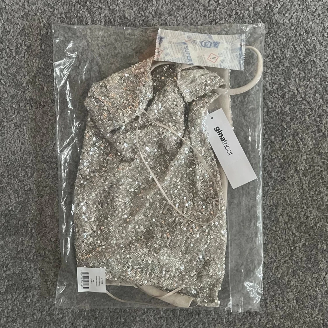 Paljettlinne från Gina Tricot - 2