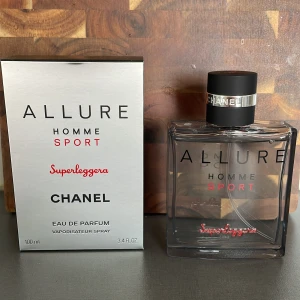Chanel Allure Homme Sport Superleggera - Chanel Allure Homme Sport Superleggera Eau de Parfum, 100 ml. Endast använda några gånger.