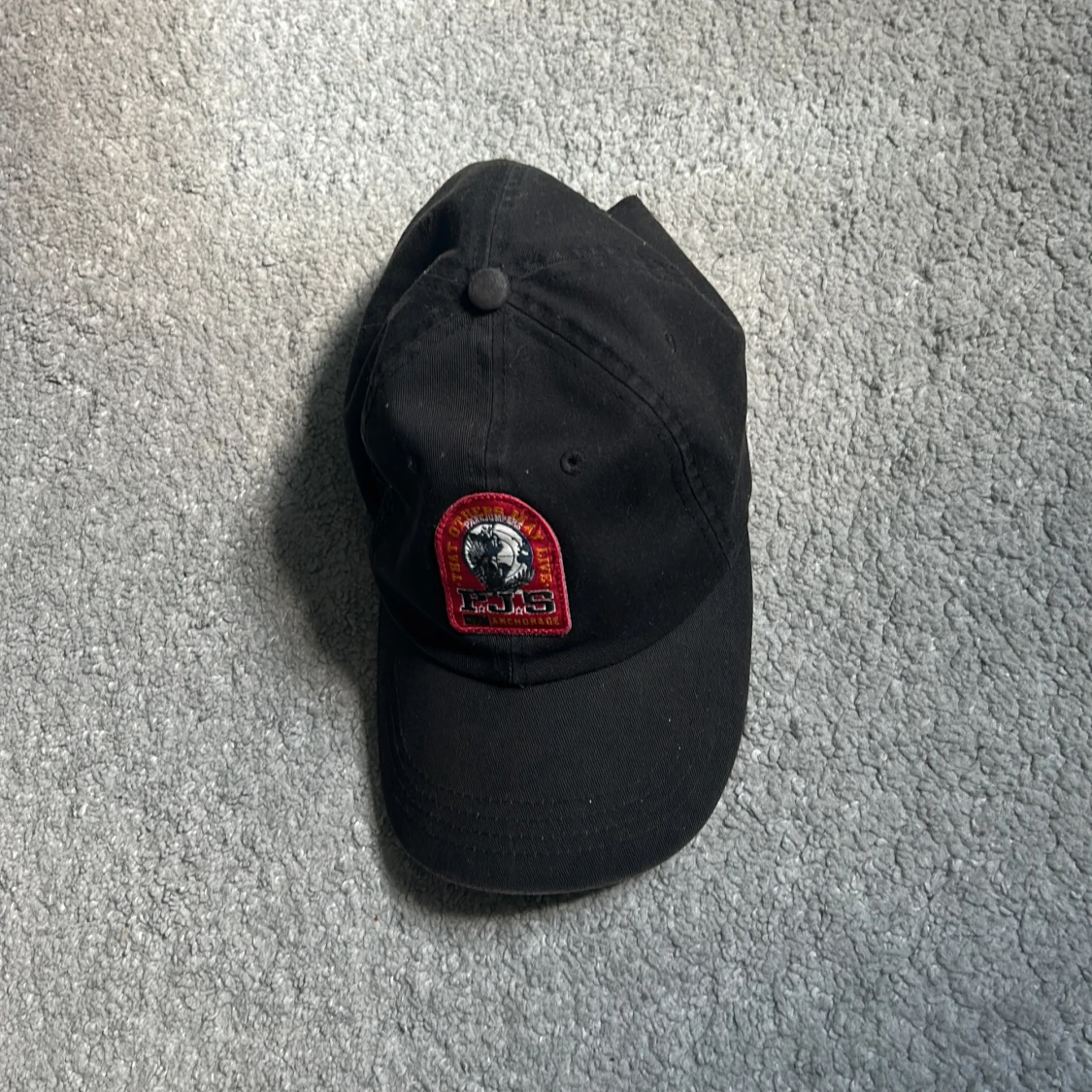 Svart keps från Parajumpers