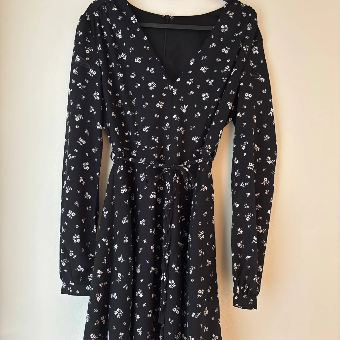 Klänning med blommor  - 1