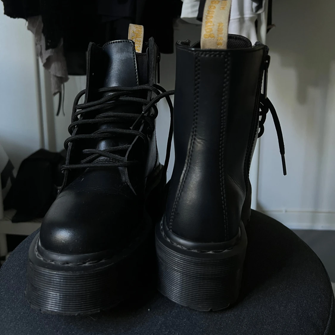 Svarta boots med platåsula och snörning - 2