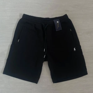 Ralph Lauren shorts  - Säljer helt nya Ralph Lauren shorts svarta, storlek S
