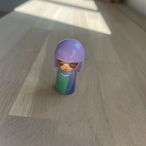 Lila skulptur från Skincity - Skulptur från skin city. Samlar objekt! 