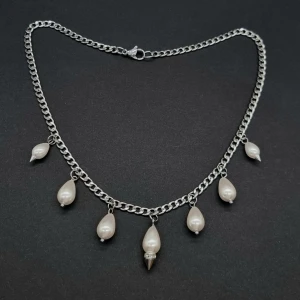 Handgjort halsband  - Originellt vackert halsband. Rostfrit stål, glaspärlor. Längd-38cm,kedjetjocklek-4cm❤️