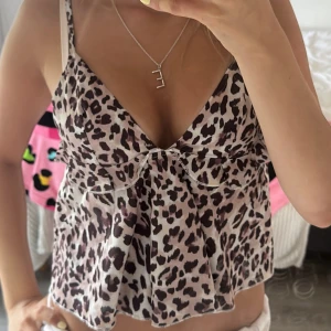 Leopard topp - Super snygg leopardmönstrad topp i strl xs! ❤️ köpt från Shein därav det billiga priset! 🌷
