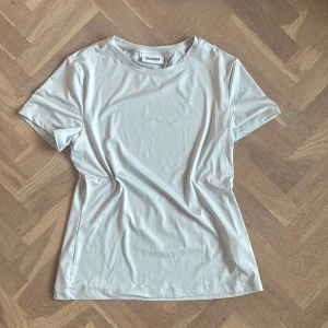 Ljusblå T-shirt  - Ljusblå T-shirt!!