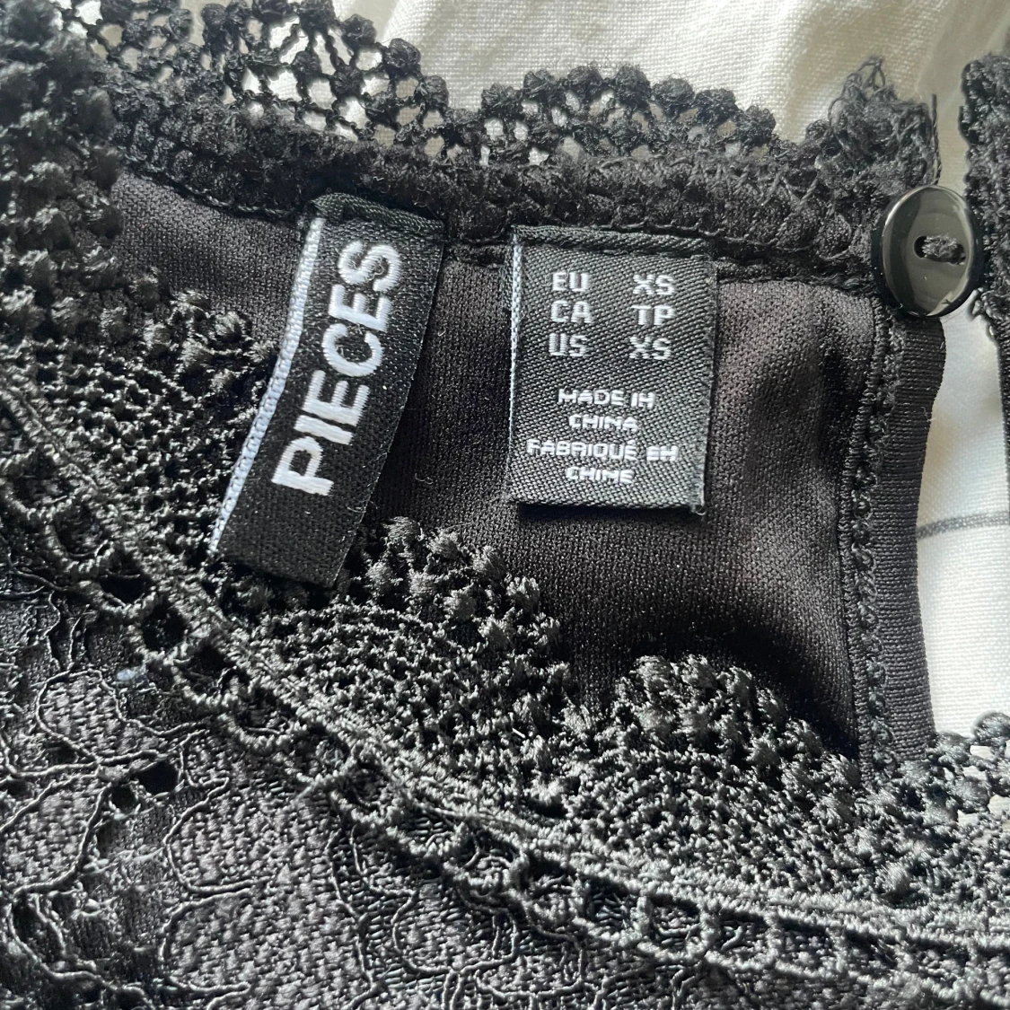 Svart spetsblus från Pieces XS - 2